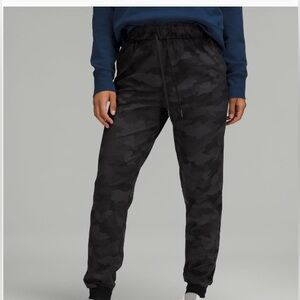 Lululemon stretch high-rise jogger *full length